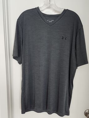 Under Armour Men's V-Neck Performance Tee - Charcoal Gray